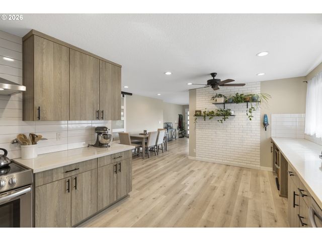 6352 CAUFIELD St, West Linn, OR 97068