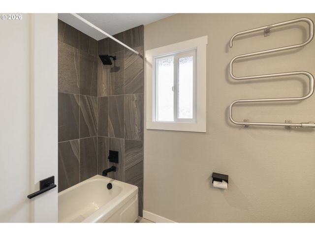 6352 CAUFIELD St, West Linn, OR 97068