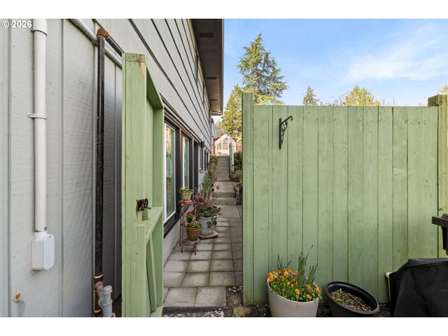 6352 CAUFIELD St, West Linn, OR 97068