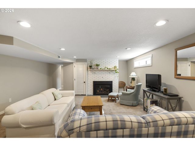 6352 CAUFIELD St, West Linn, OR 97068