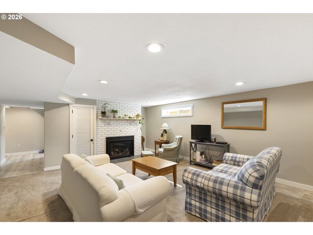 6352 CAUFIELD St, West Linn, OR 97068