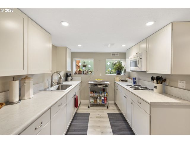 6352 CAUFIELD St, West Linn, OR 97068