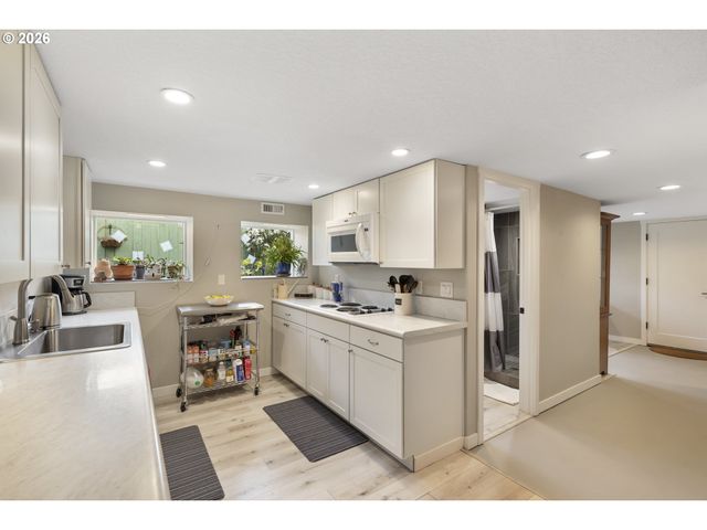 6352 CAUFIELD St, West Linn, OR 97068