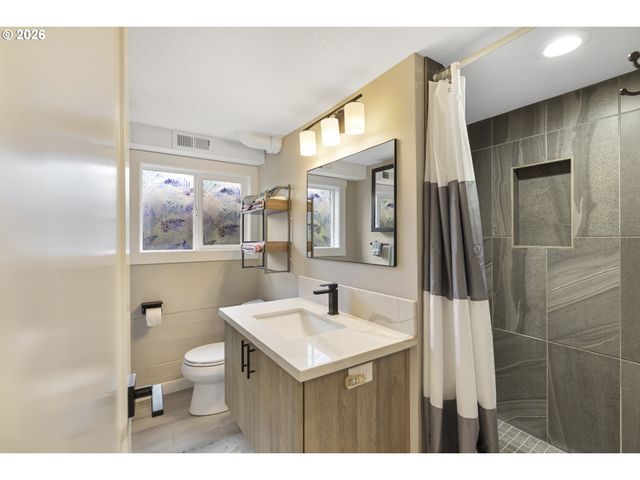 6352 CAUFIELD St, West Linn, OR 97068