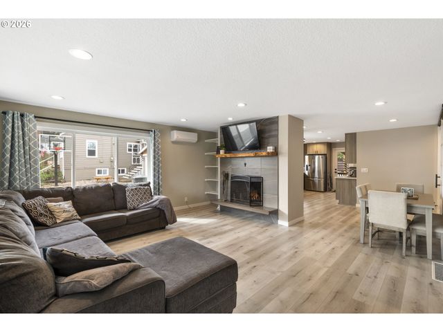 6352 CAUFIELD St, West Linn, OR 97068