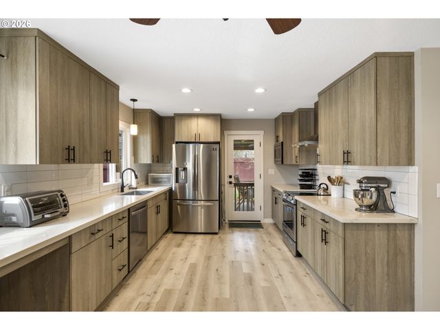 6352 CAUFIELD St, West Linn, OR 97068