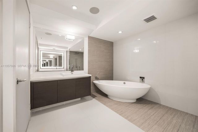 300 Sunny Isles Blvd 4-2202, Sunny Isles Beach, FL 33160