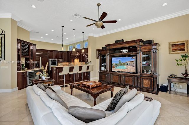 730 Leigh Palm Ave, Plantation, FL 33324