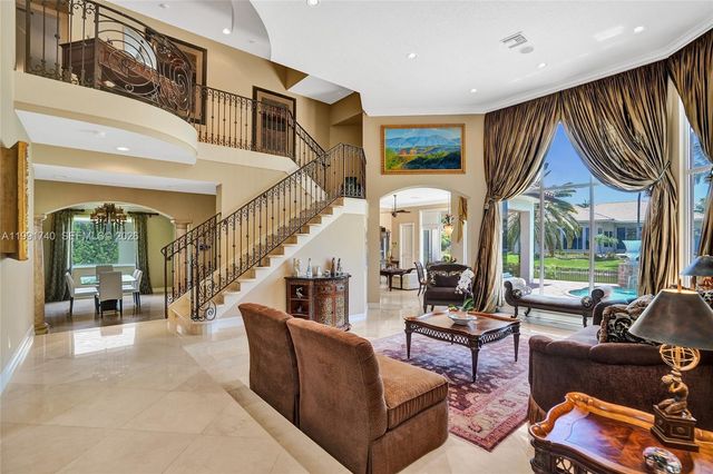 730 Leigh Palm Ave, Plantation, FL 33324