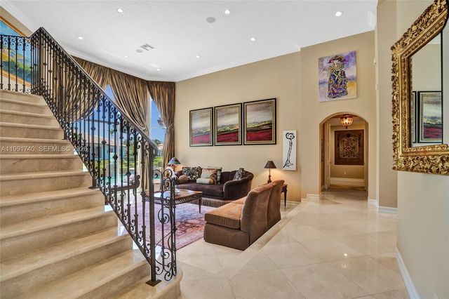 730 Leigh Palm Ave, Plantation, FL 33324