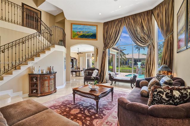 730 Leigh Palm Ave, Plantation, FL 33324