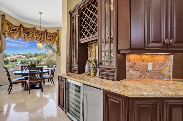 730 Leigh Palm Ave, Plantation, FL 33324