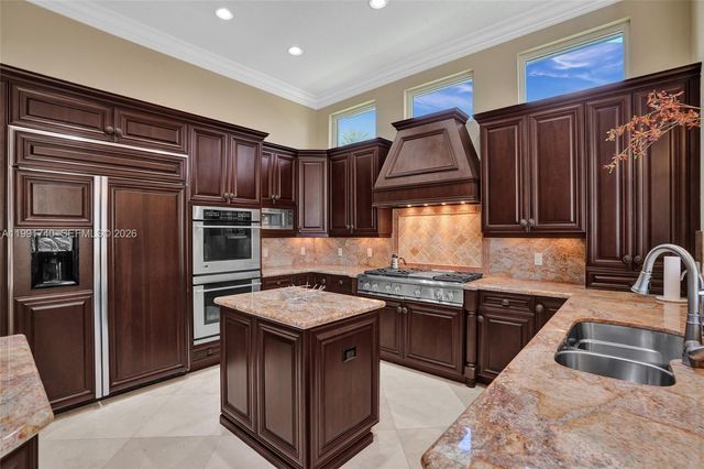 730 Leigh Palm Ave, Plantation, FL 33324