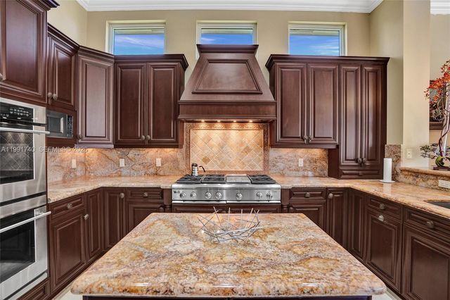 730 Leigh Palm Ave, Plantation, FL 33324