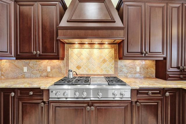 730 Leigh Palm Ave, Plantation, FL 33324