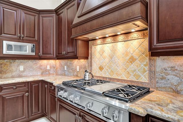 730 Leigh Palm Ave, Plantation, FL 33324