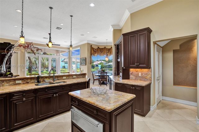 730 Leigh Palm Ave, Plantation, FL 33324