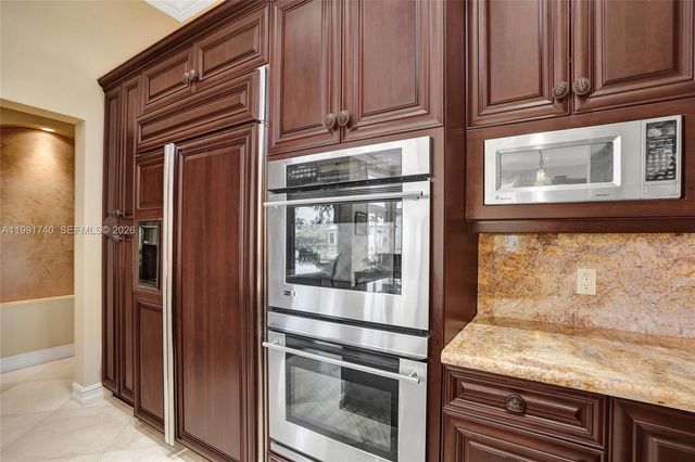 730 Leigh Palm Ave, Plantation, FL 33324