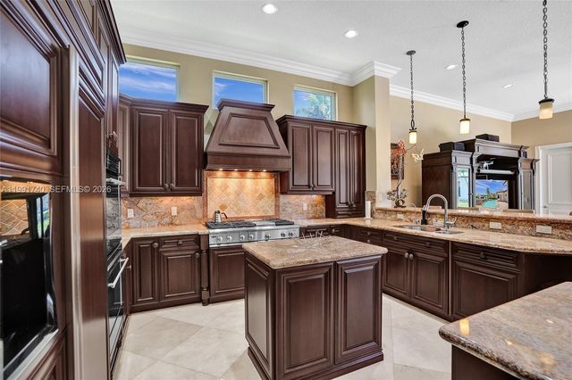 730 Leigh Palm Ave, Plantation, FL 33324