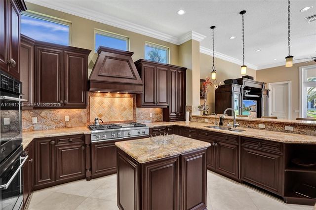 730 Leigh Palm Ave, Plantation, FL 33324