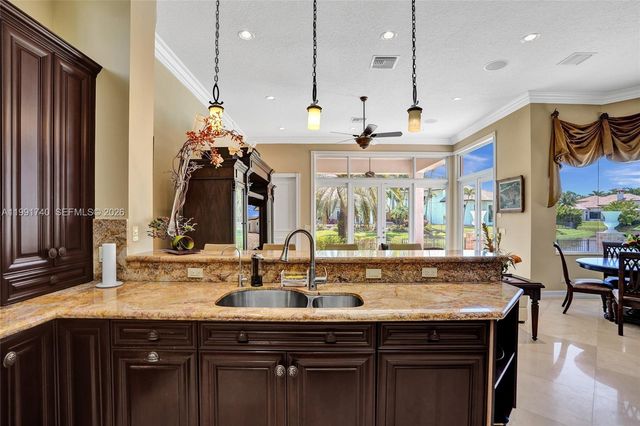 730 Leigh Palm Ave, Plantation, FL 33324