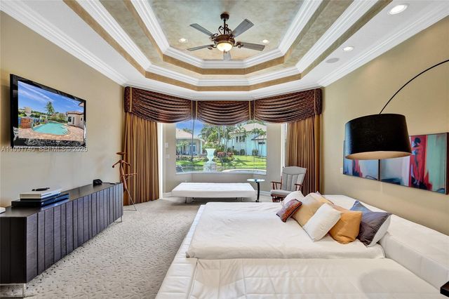 730 Leigh Palm Ave, Plantation, FL 33324