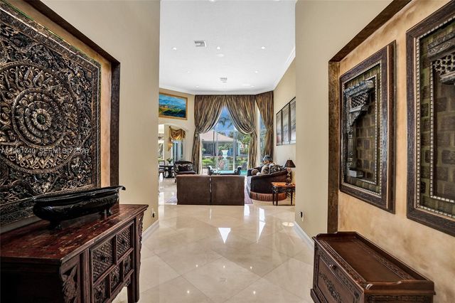 730 Leigh Palm Ave, Plantation, FL 33324