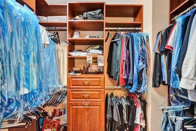 730 Leigh Palm Ave, Plantation, FL 33324