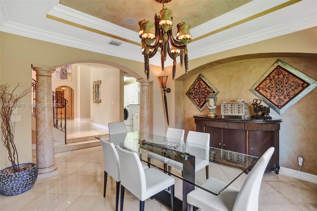 730 Leigh Palm Ave, Plantation, FL 33324