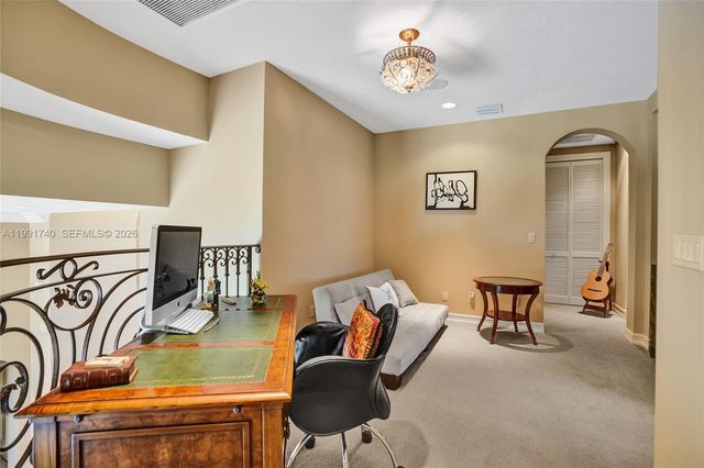 730 Leigh Palm Ave, Plantation, FL 33324