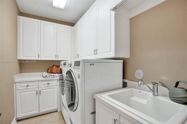 730 Leigh Palm Ave, Plantation, FL 33324