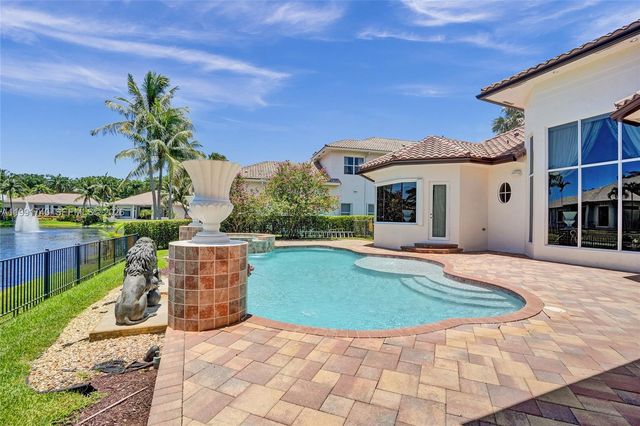 730 Leigh Palm Ave, Plantation, FL 33324