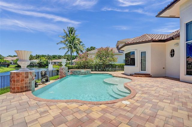 730 Leigh Palm Ave, Plantation, FL 33324