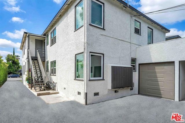 11575 Riverside Drive, Valley Village, CA 91602