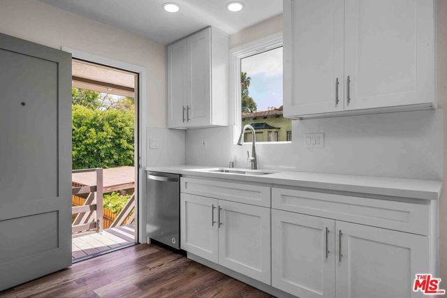 11575 Riverside Drive, Valley Village, CA 91602