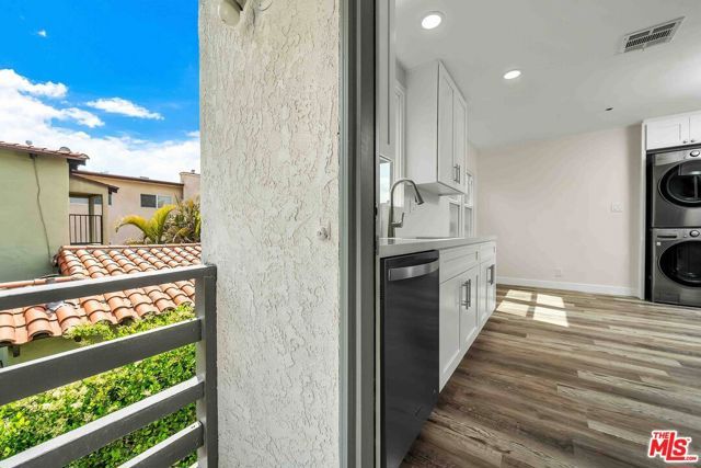 11575 Riverside Drive, Valley Village, CA 91602