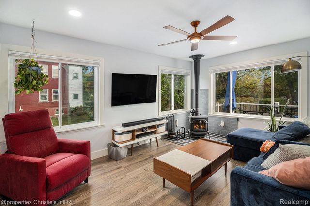 2144 Fischer Street, Detroit, MI 48214