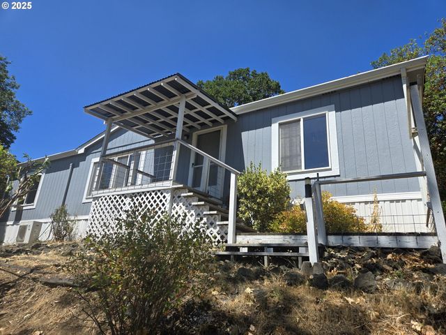 132 OAK TREE Rd, Roseburg, OR 97470