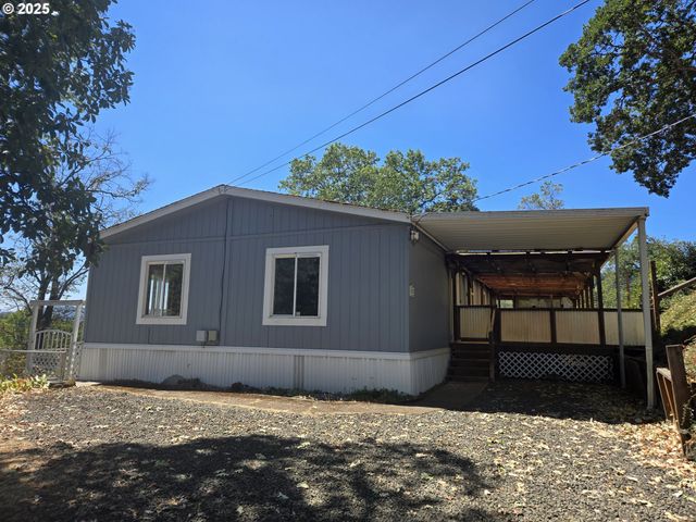 132 OAK TREE Rd, Roseburg, OR 97470