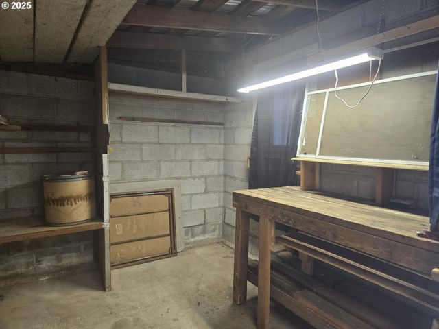 132 OAK TREE Rd, Roseburg, OR 97470