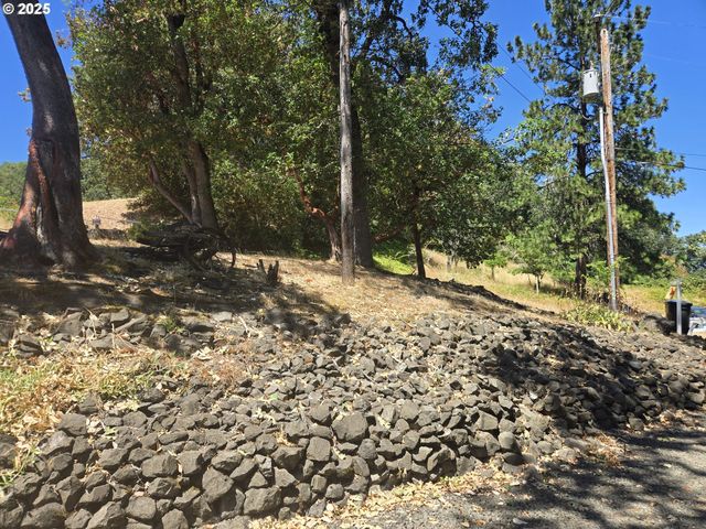 132 OAK TREE Rd, Roseburg, OR 97470
