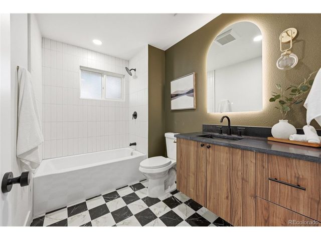3660 N Grape St, Denver, CO 80207