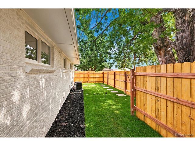 3660 N Grape St, Denver, CO 80207