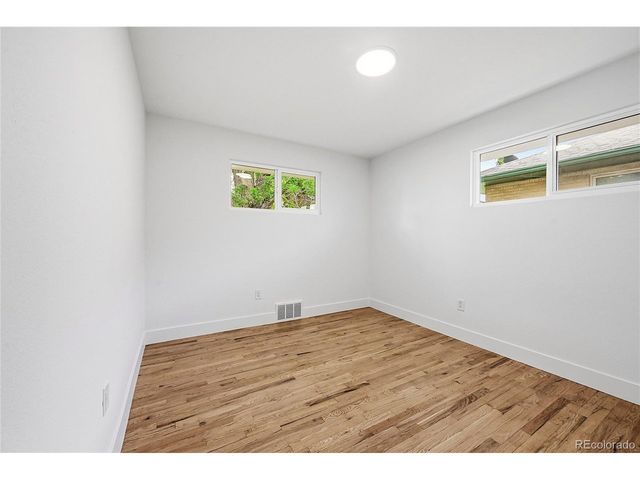 3660 N Grape St, Denver, CO 80207