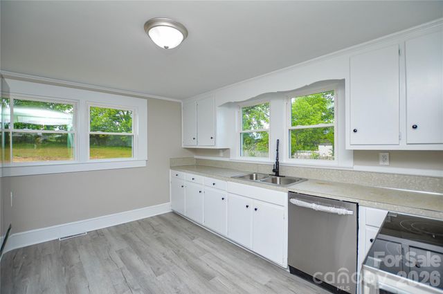 730 W Oakwood Avenue, Albemarle, NC 28001