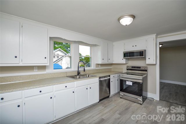 730 W Oakwood Avenue, Albemarle, NC 28001