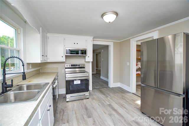 730 W Oakwood Avenue, Albemarle, NC 28001