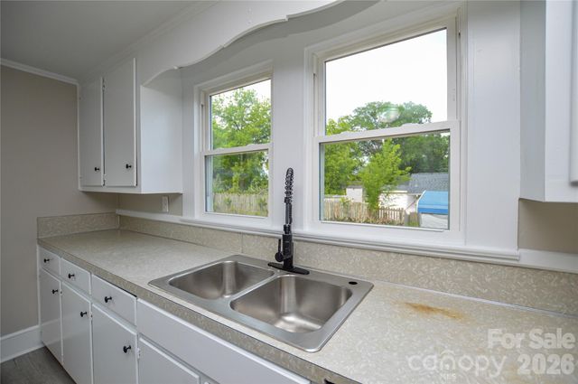 730 W Oakwood Avenue, Albemarle, NC 28001