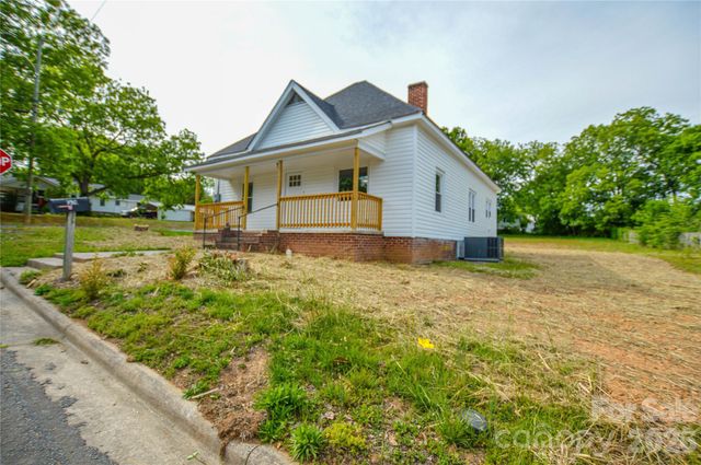 730 W Oakwood Avenue, Albemarle, NC 28001
