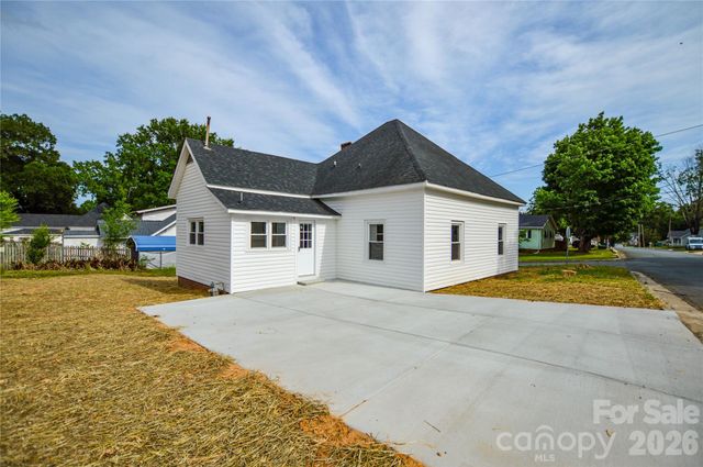 730 W Oakwood Avenue, Albemarle, NC 28001